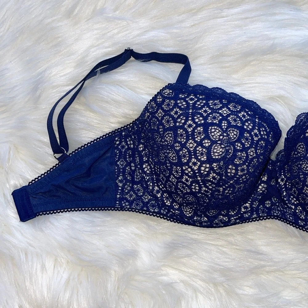 Victoria’s Secret Dream Angel Lined Demi Bra.size 32DDD. NWT Regular price 59.5$